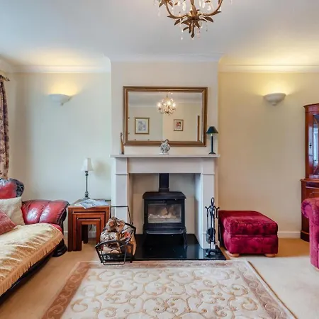 2 Bed In Oc-c33318 Ferienhaus *