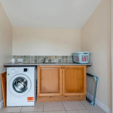 2 Bed In Oc-c33318 Ferienhaus *