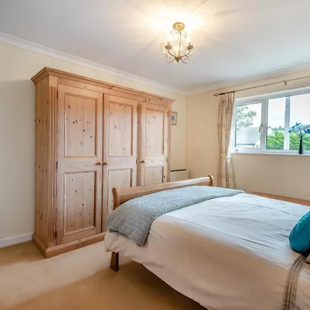 2 Bed In Oc-c33318 *
